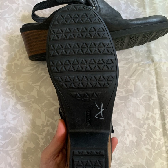 Teva Women’s Black Leather Roxy Mules - Picture 7 of 8